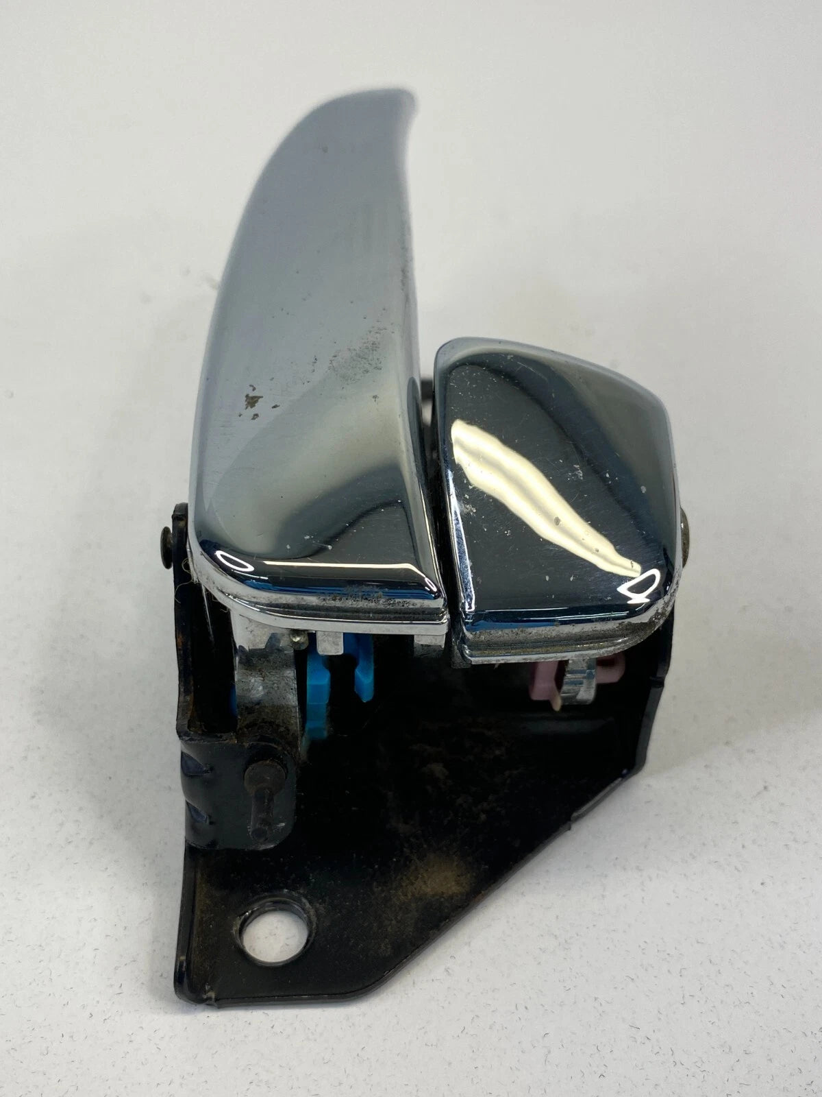 2002-2005 HYUNDAI SONATA REAR RIGHT PASSENGER SIDE INNER DOOR HANDLE ASSEMBLY