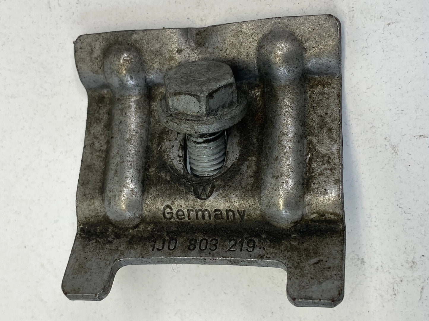 2009-2017 VOLKSWAGEN TIGUAN BATTERY HOLDER HOLD DOWN BOLT CLAMP BRACKET SUPPORT