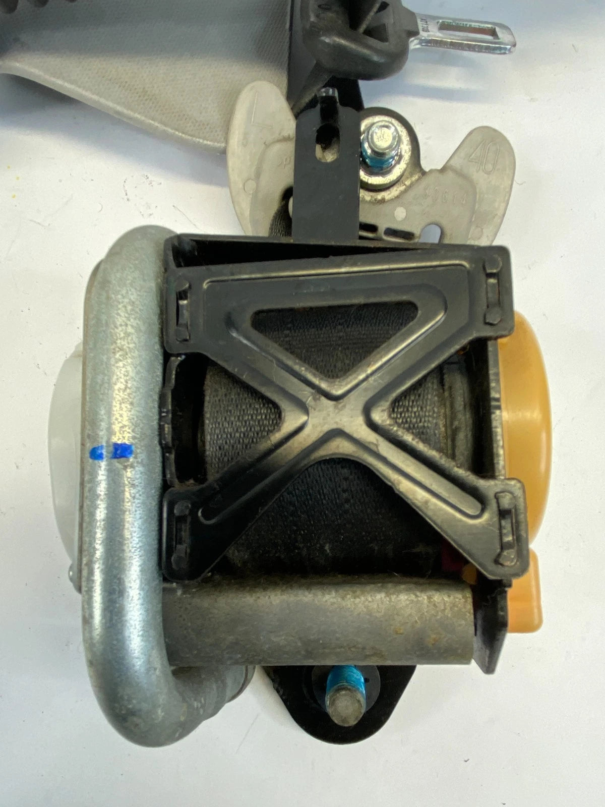 2011 2012 2013 HYUNDAI ELANTRA SEDAN FRONT LEFT DRIVER SEAT BELT RETRACTOR
