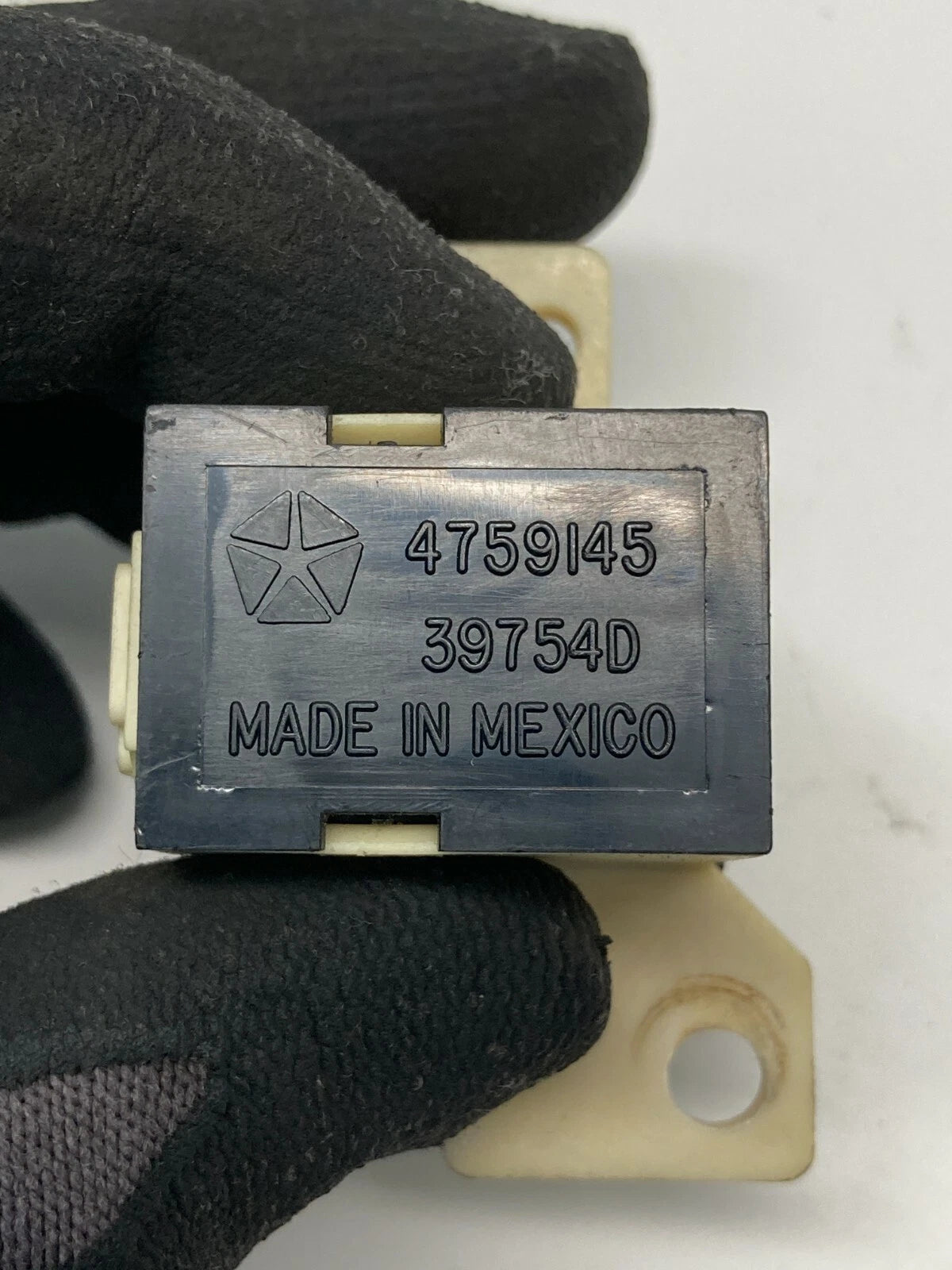 93-97 DODGE INTREPID CONCORDE 94-97 LHS FRONT RIGHT SIDE DOOR LOCK SWITCH OEM