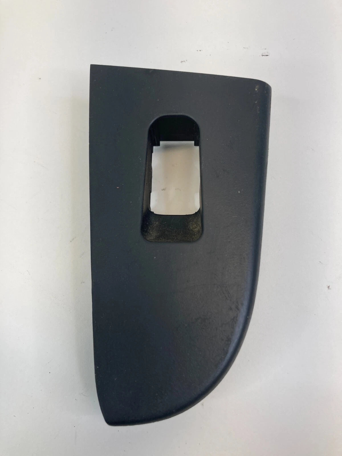 07-10 HYUNDAI ELANTRA REAR RIGHT PASSENGER WINDOW SWITCH TRIM COVER 93580-2H100