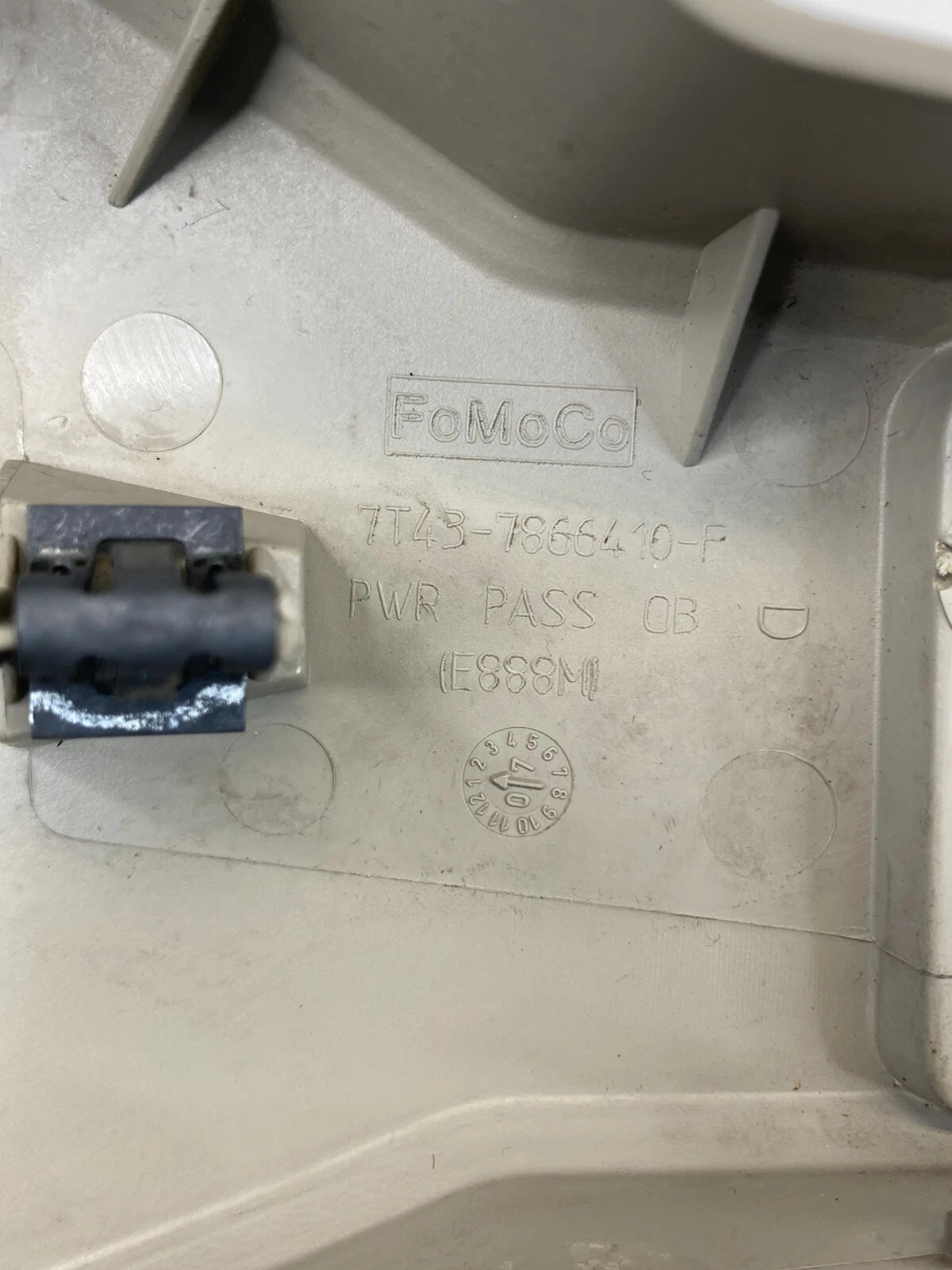 07-14 FORD EDGE FRONT RIGHT SIDE OUTER POWER SEAT TRACK COVER 7T43-7866410-F OEM