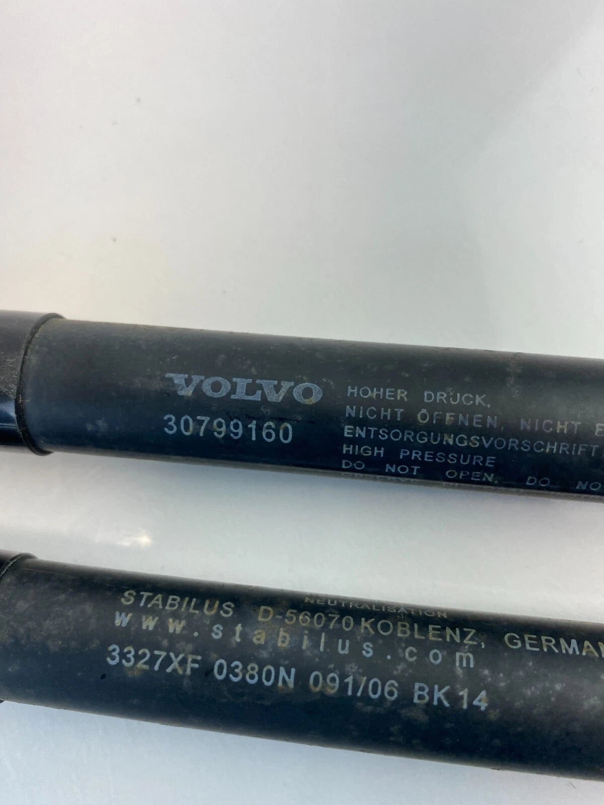 2001-2009 VOLVO S60 REAR TRUNK LIFTGATE SUPPORT SHOCK STRUT SET PAIR 30799160