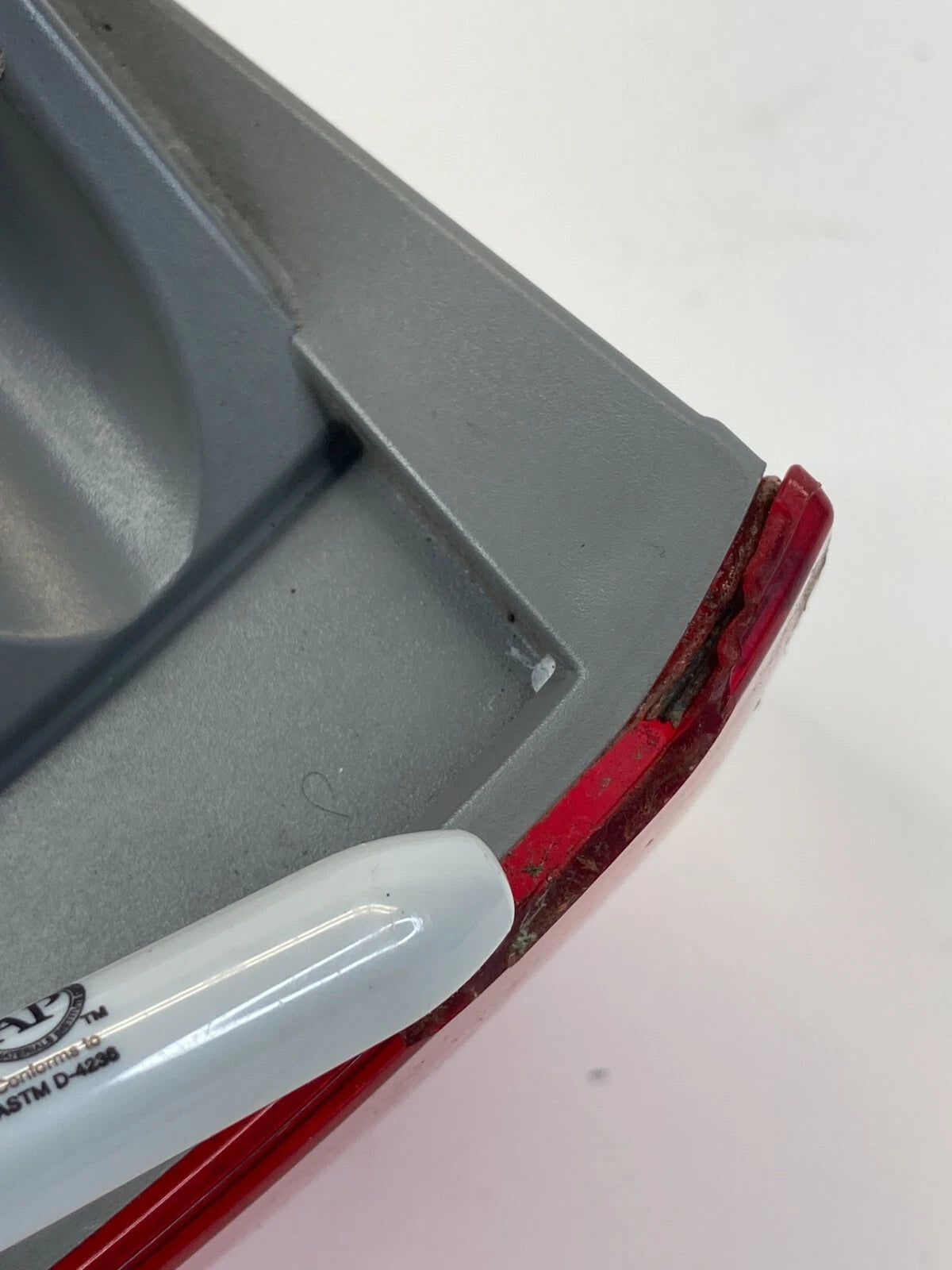 06-10 Toyota Sienna Left Driver Side Tail Light Lamp Taillight Quarter Mounted