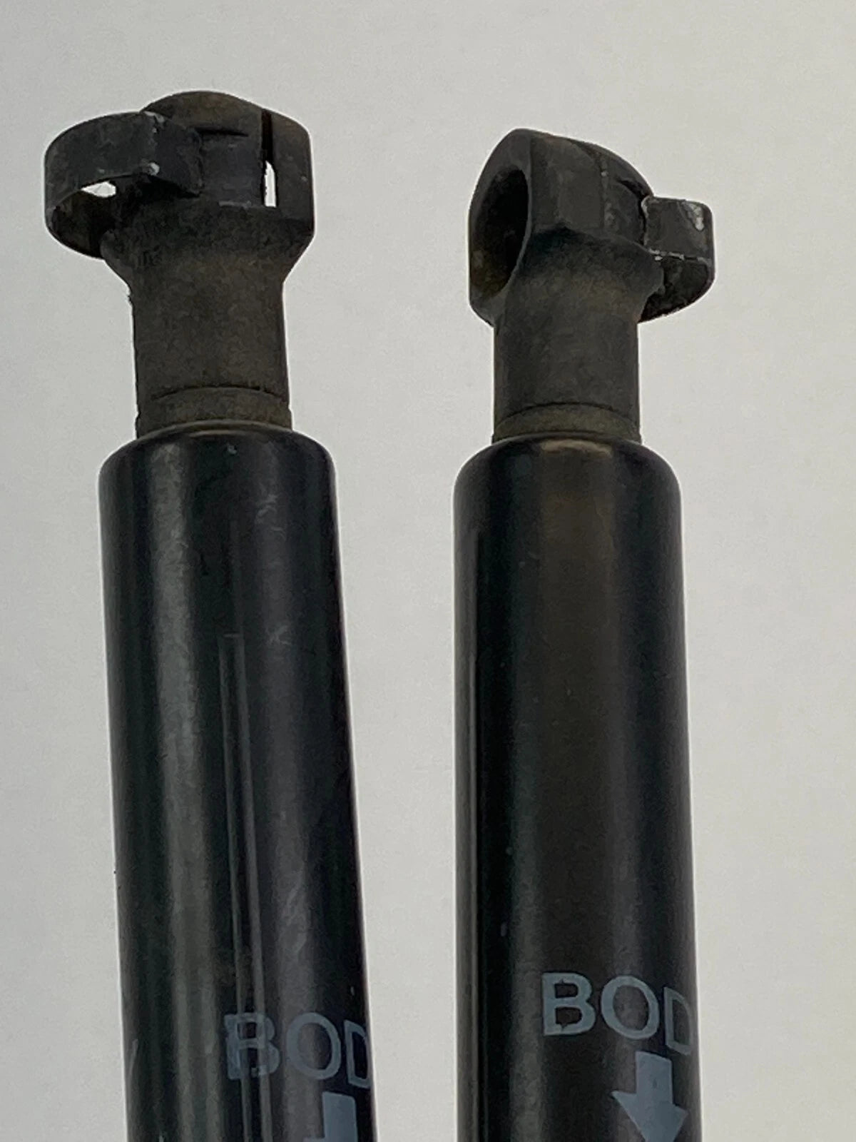 08 09 CHRYSLER SEBRING SEDAN REAR LIFTGATE LIFT CYLINDER SUPPORT 05074535AB OEM