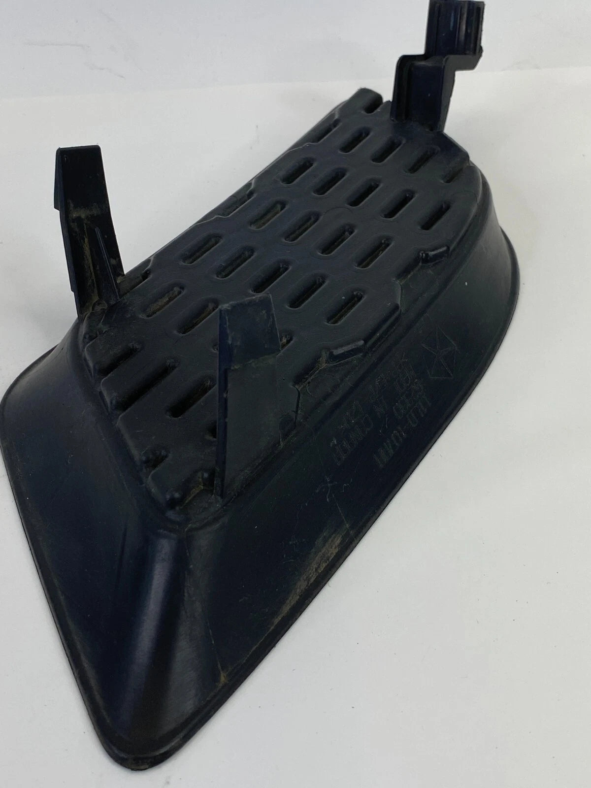 2011-2014 DODGE CHARGER FRONT LEFT DRIVER SIDE BUMPER FOG LIGHT COVER 11LD-107AA