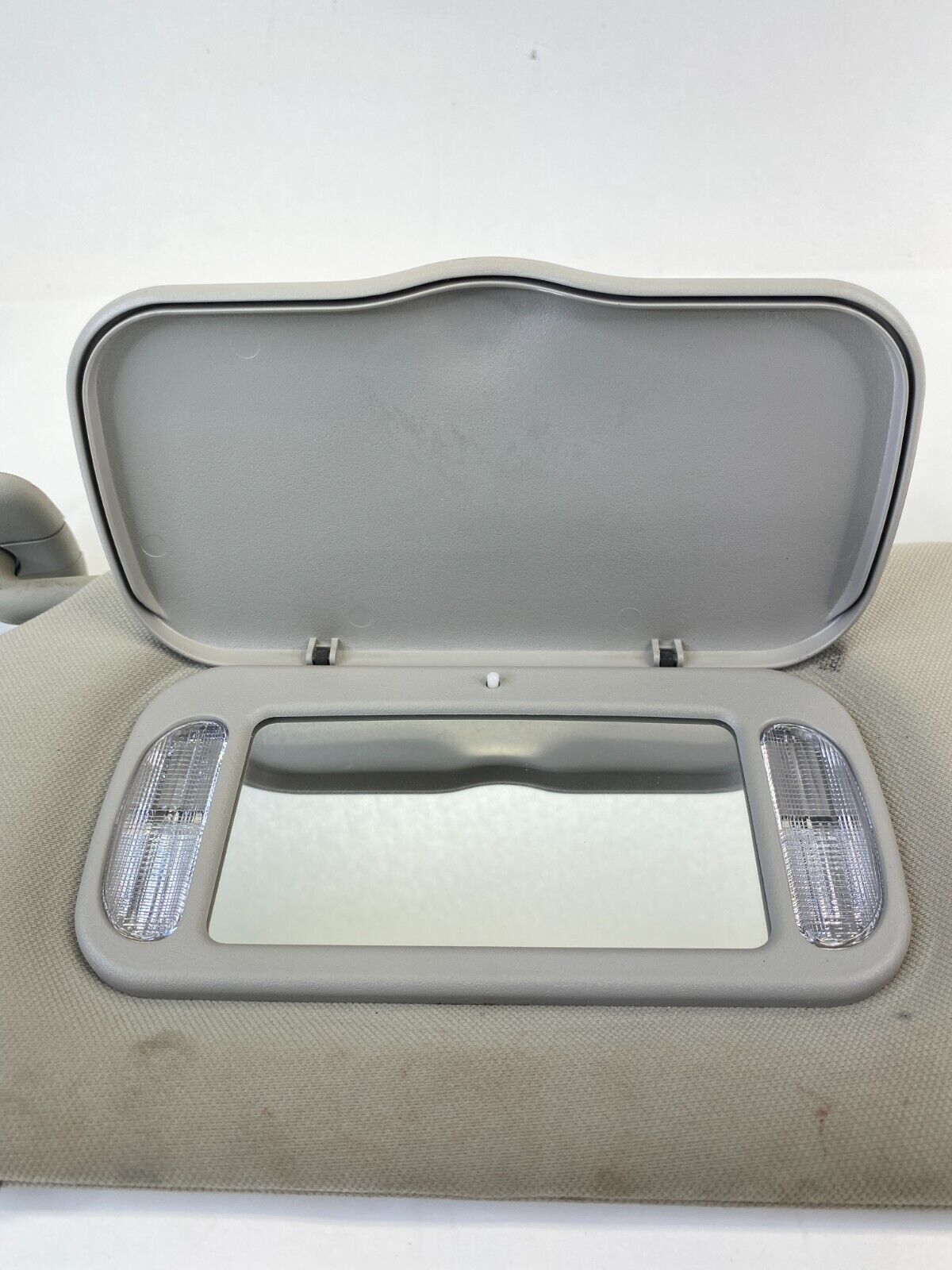 2006-2011 Buick Lucerne Sun Visor Front Left Driver Side Sunvisor Mirror w/Light