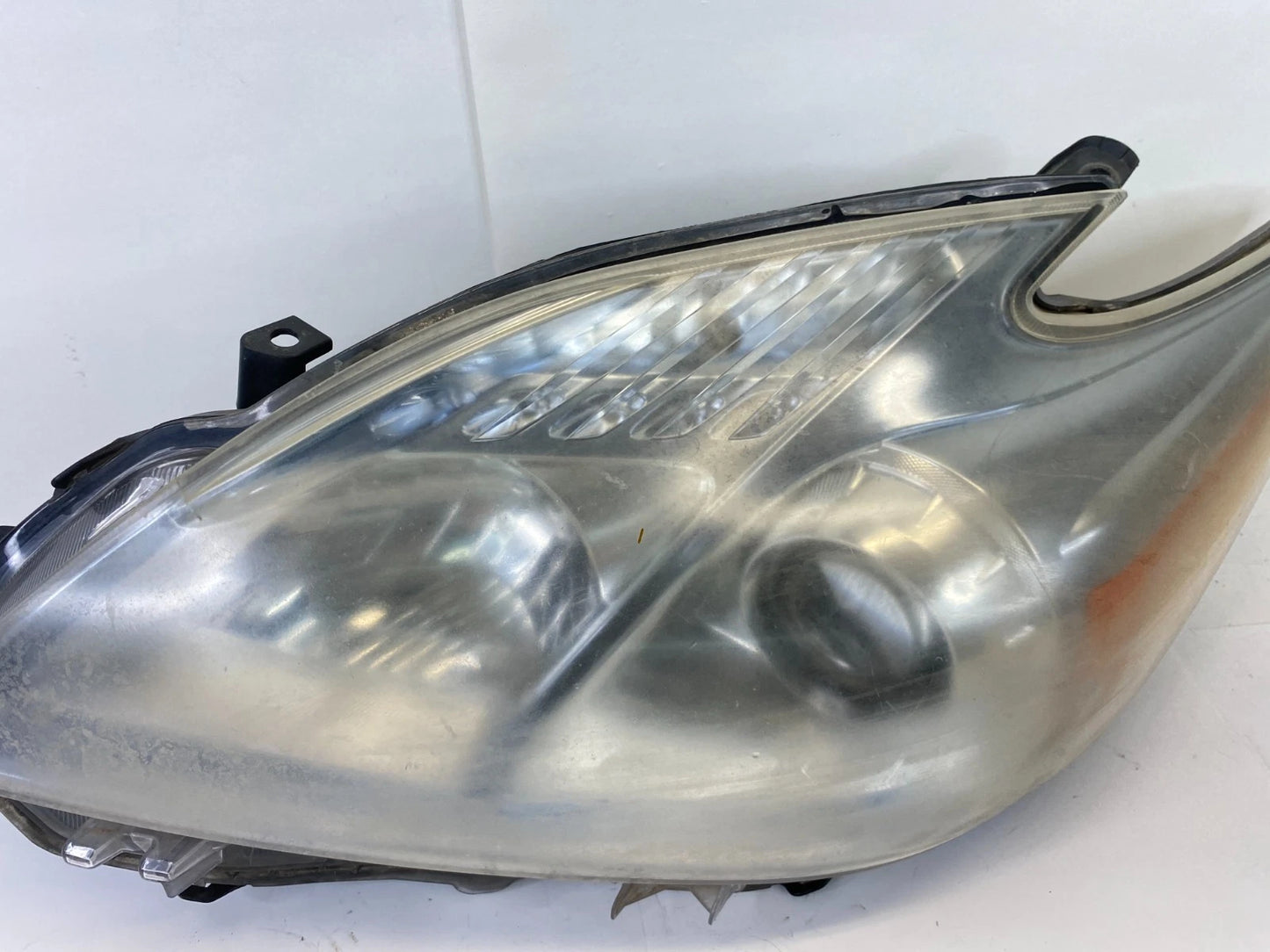 2010-2011 TOYOTA PRIUS 1.8L LEFT DRIVER SIDE HEADLIGHT HEAD LAMP ASSEMBLY OEM