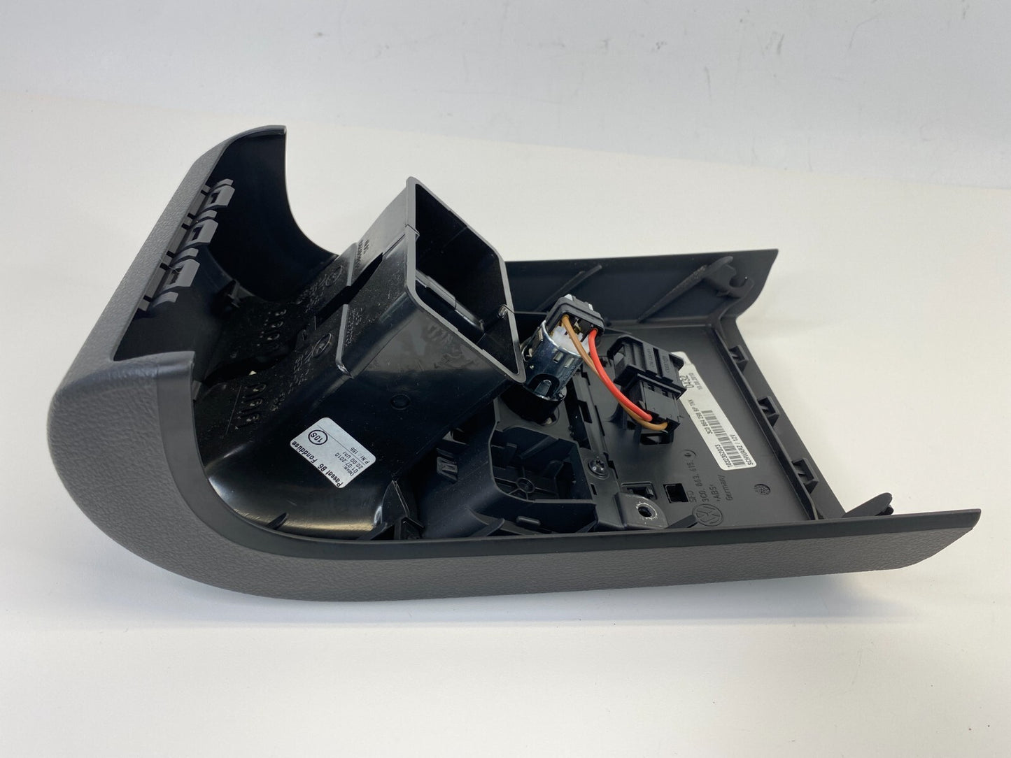 2011-2017 Volkswagen CC Rear Center Panel w/ Air Vent & Power Outlet 3C0-864-298