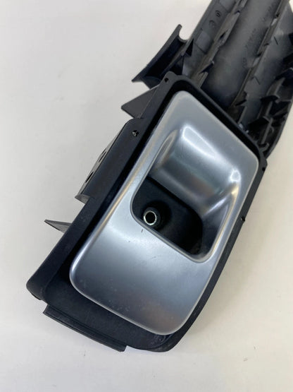 2003-2005 RANGE ROVER REAR RIGHT PASSENGER INTERIOR DOOR HANDLE OEM 7026622