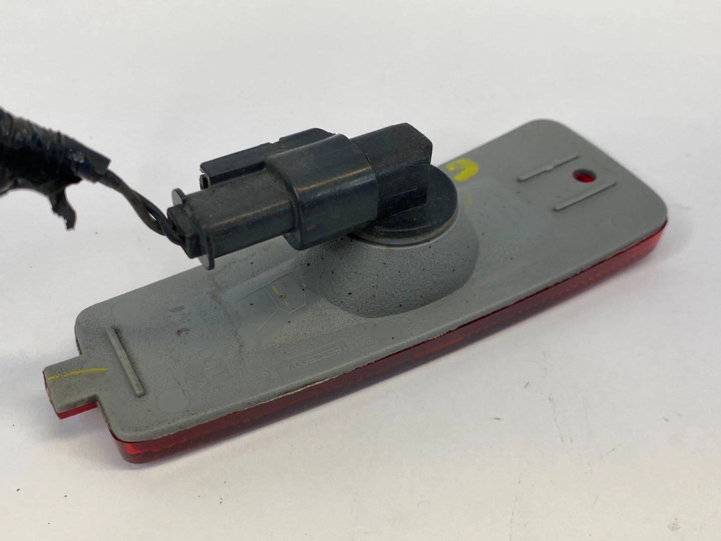 2006-2011 CHEVY CHEVROLET HHR REAR RIGHT SIDE BUMPER MARKER LIGHT LAMP OEM