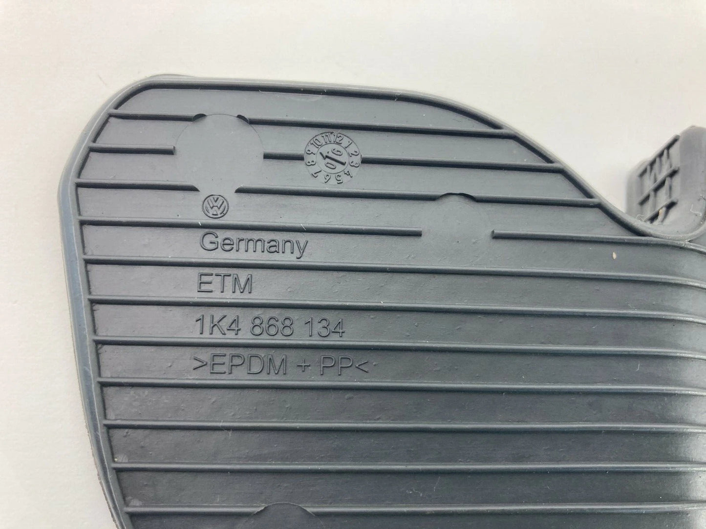 2005-2007 VW VOLKSWAGEN JETTA FRONT PASSENGER DOOR PANEL INSERT TRIM 1K4-868-134