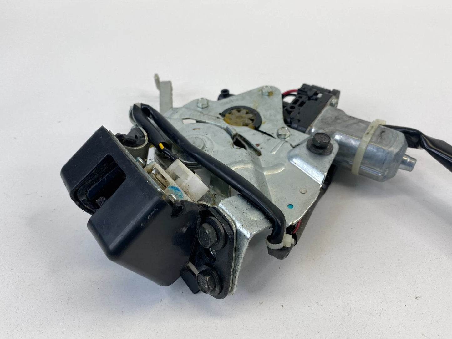 2003 2004 TOYOTA SIENNA REAR TRUNK HATCH LIFTGATE LATCH LOCK ACTUATOR UNIT OEM