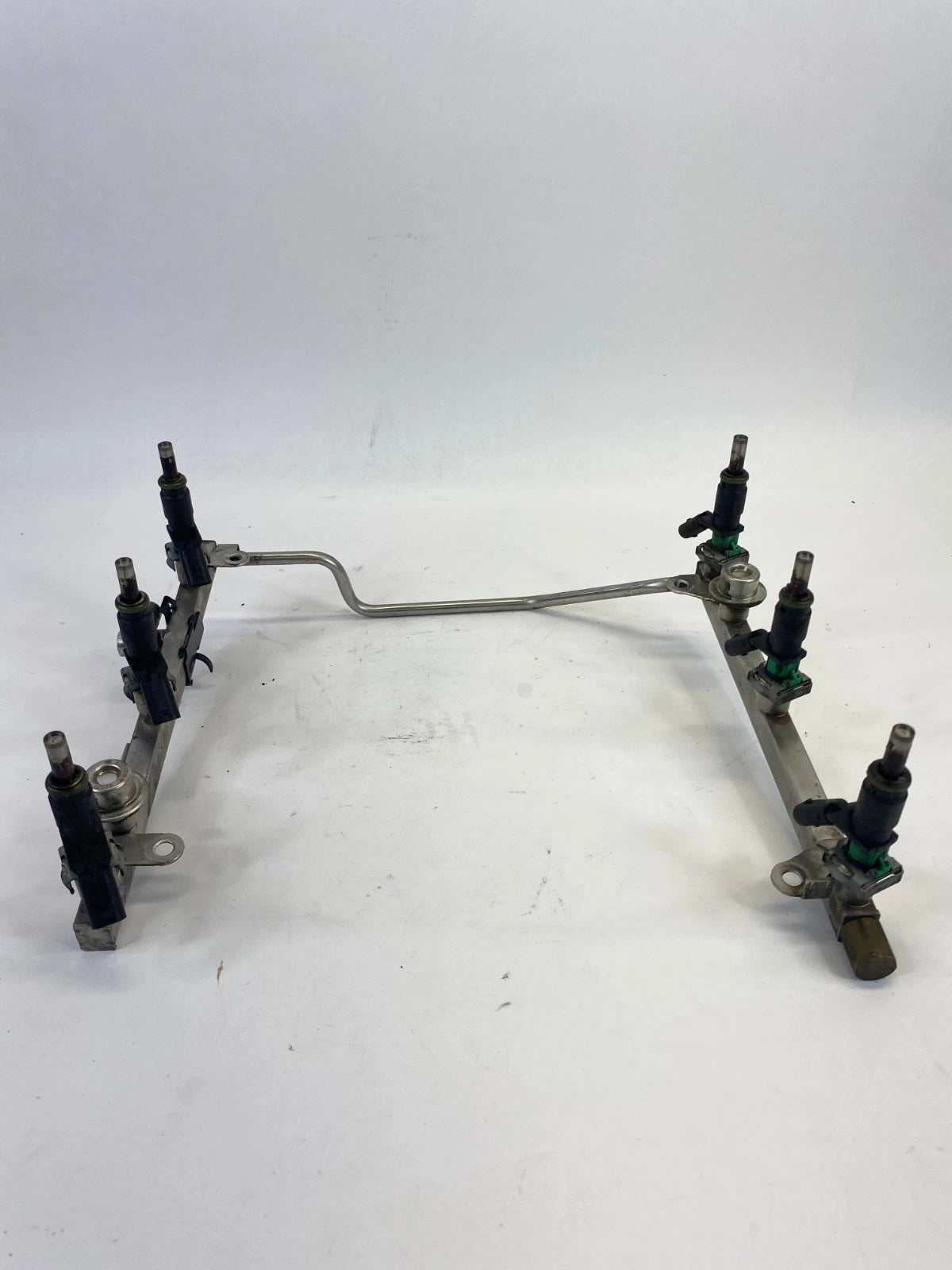2010-2012 MERCEDES-BENZ GLK-350 FRONT ENGINE FUEL INJECTORS RAIL OEM A2720701395