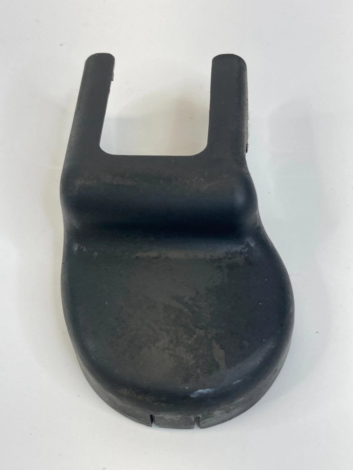 2011-2016 HYUNDAI ELANTRA FRONT RIGHT SEAT INNER TRACK END CAP COVER 88567-3X000