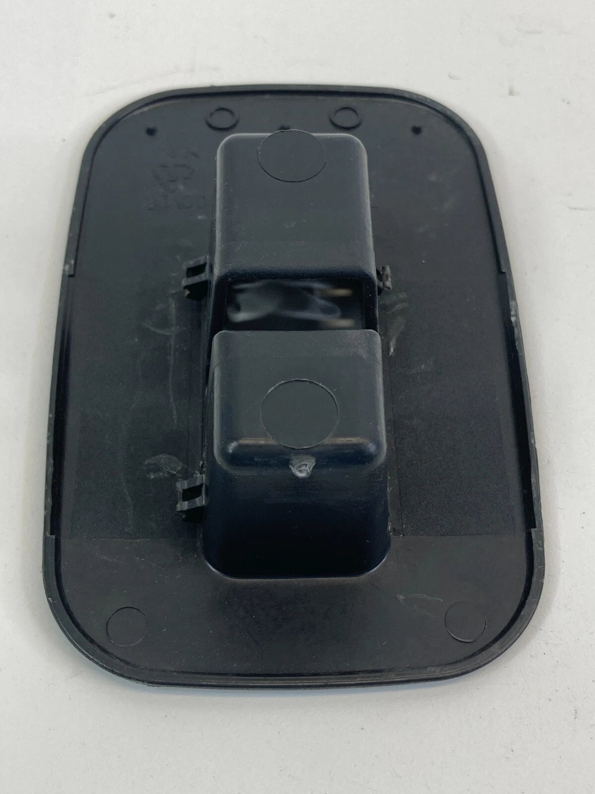 2010 2011 KIA SOUL REAR DECK CHILD SEAT ANCHOR CAP LID TRIM BEZEL 89391-2K020