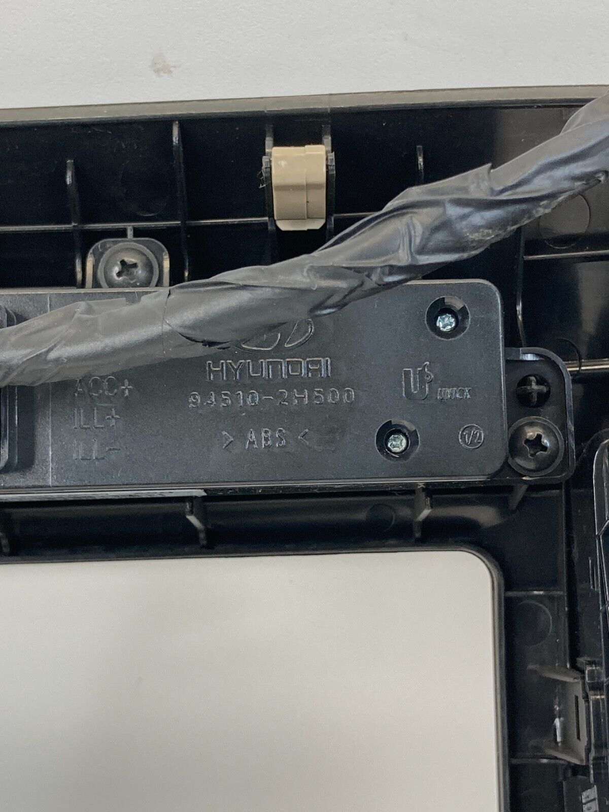 2007-2010 Hyundai Elantra Center Dash Radio Clock Climate Control Trim Bezel OEM