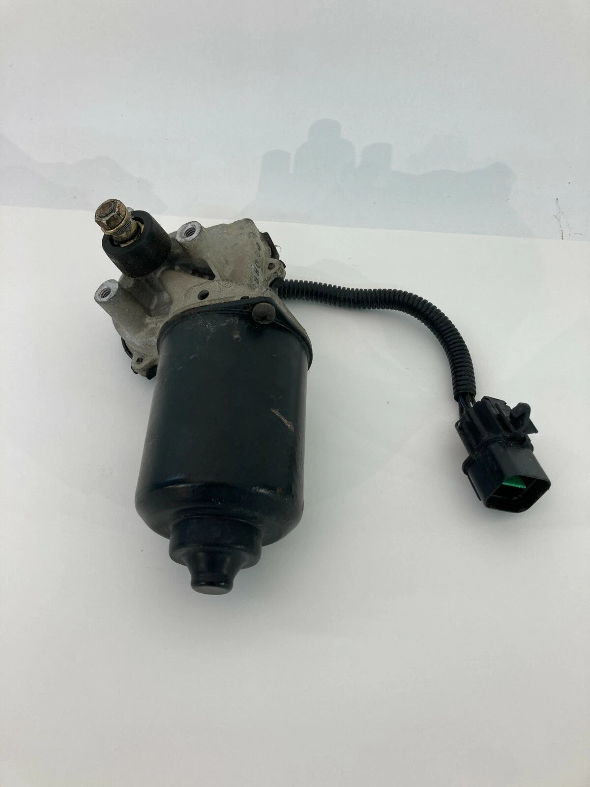 2003-2006 KIA SORENTO FRONT WINDSHIELD WIPER MOTOR ASSEMBLY OEM 98100-3E100