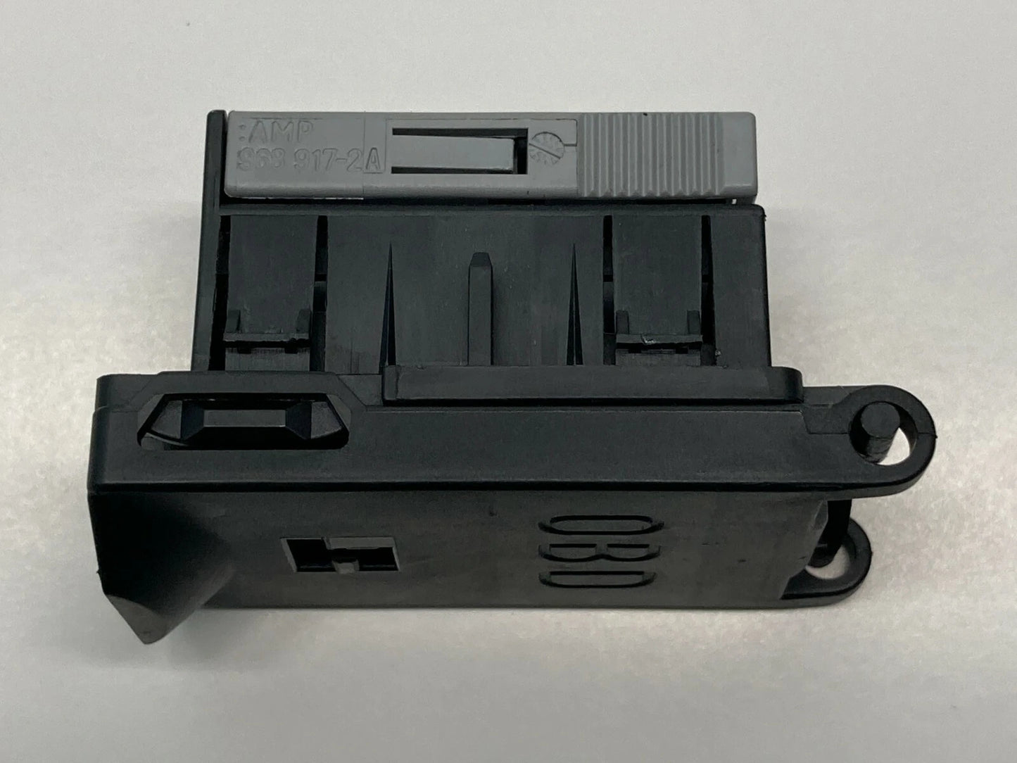 2001 BMW 325I SEDAN OBD SOCKET TRIM COVER PLUG CONECTOR PORT 9689172A OEM