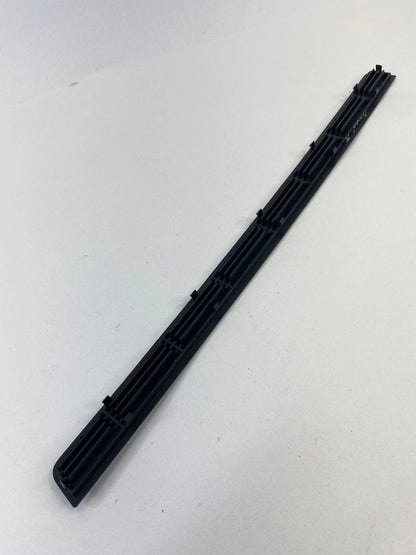 06-10 MERCEDES-BENZ R350 REAR RIGHT QUARTER PANEL TRUNK AIR VENT DEFROST TRIM