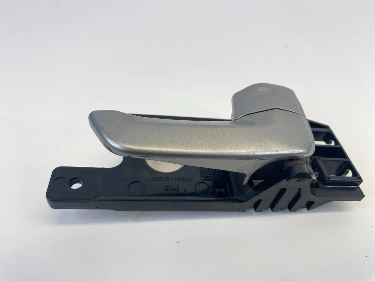 05-10 KIA SPORTAGE FRONT RIGHT PASSENGER INNER DOOR HANDLE SILVER OEM 82613-1F00