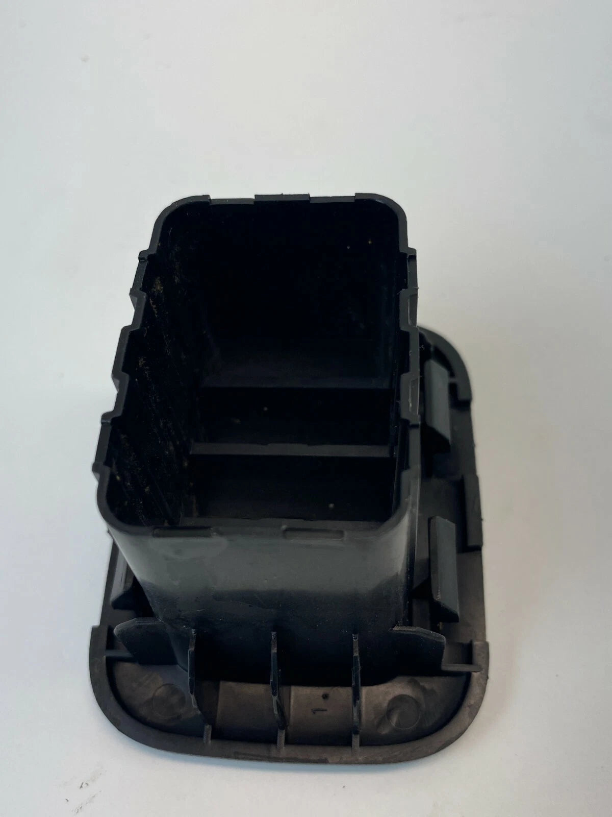 09 10 11 12 CHEVROLET TRAVERSE LOWER CENTER CONSOLE AIR VENT DUCT GRILL OUTLET
