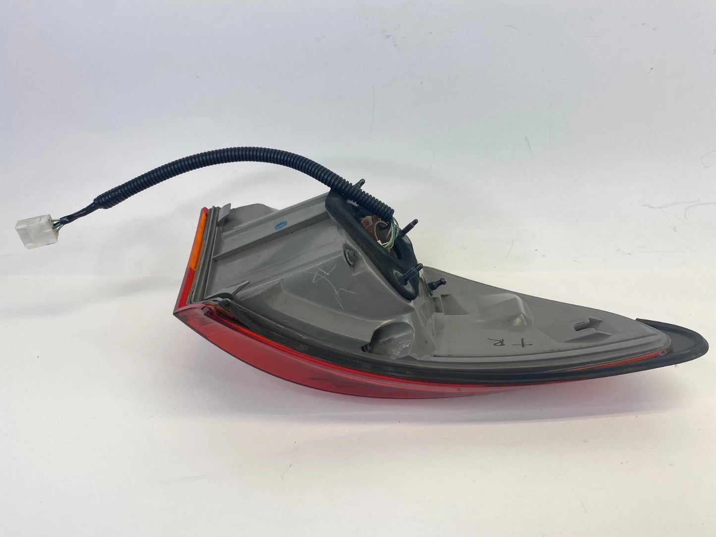 2006-2008 LEXUS IS250 REAR RIGHT PASSENGER SIDE OUTER TAIL LIGHT LAMP OEM