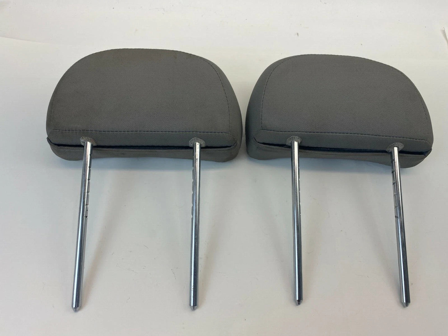2008-2010 SATURN VUE FRONT SEAT HEADREST LEFT & RIGHT HEAD REST SET OEM