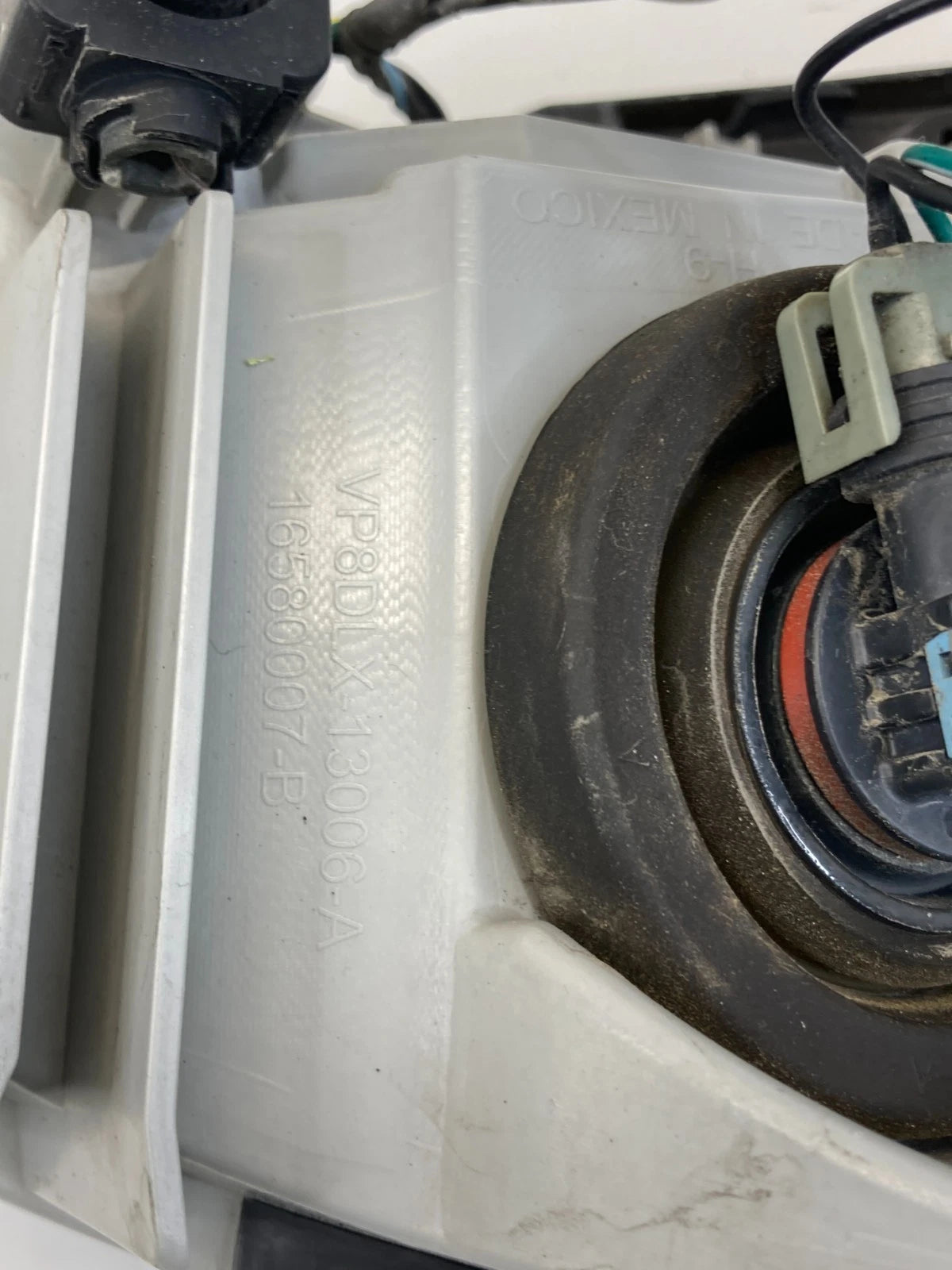 2008-2012 CHEVROLET MALIBU FRONT LEFT HEADLIGHT HEADLAMP HALOGEN 25984638 OEM