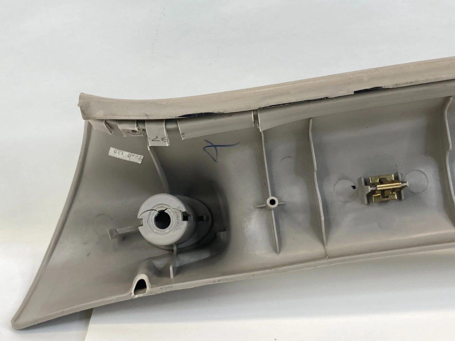 2003 2005 DODGE RAM 1500 2500 RIGHT PASSENGER A PILLAR TRIM GRAB HANDLE OEM