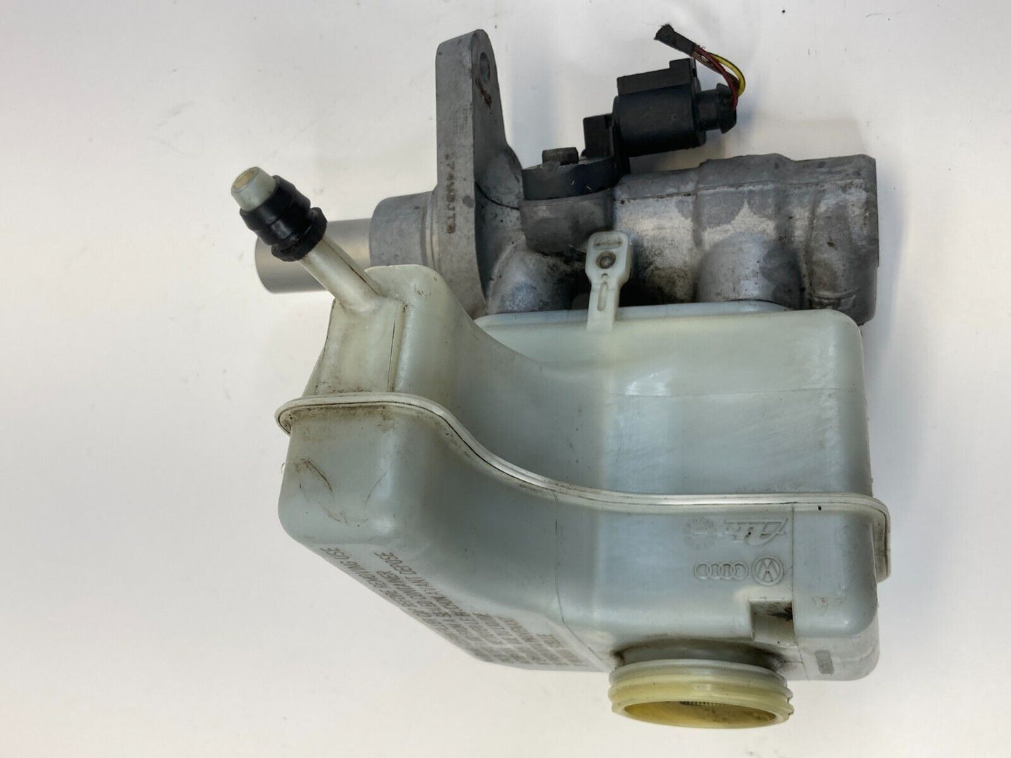 2009-2017 Volkswagen CC Brake Master Cylinder w/ Reservoir Bottle Tank 3C1611301