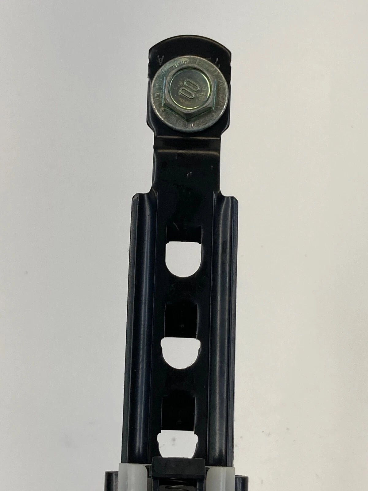 2007-2010 HYUNDAI ELANTRA FRONT RIGHT SIDE SEAT BELT ADJUSTER HEIGHT SUPPORT OEM