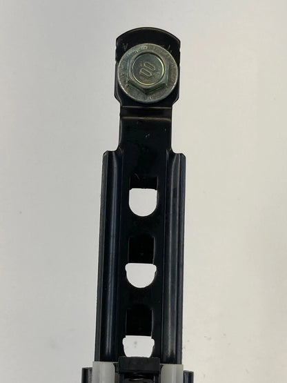 2007-2010 HYUNDAI ELANTRA FRONT RIGHT SIDE SEAT BELT ADJUSTER HEIGHT SUPPORT OEM