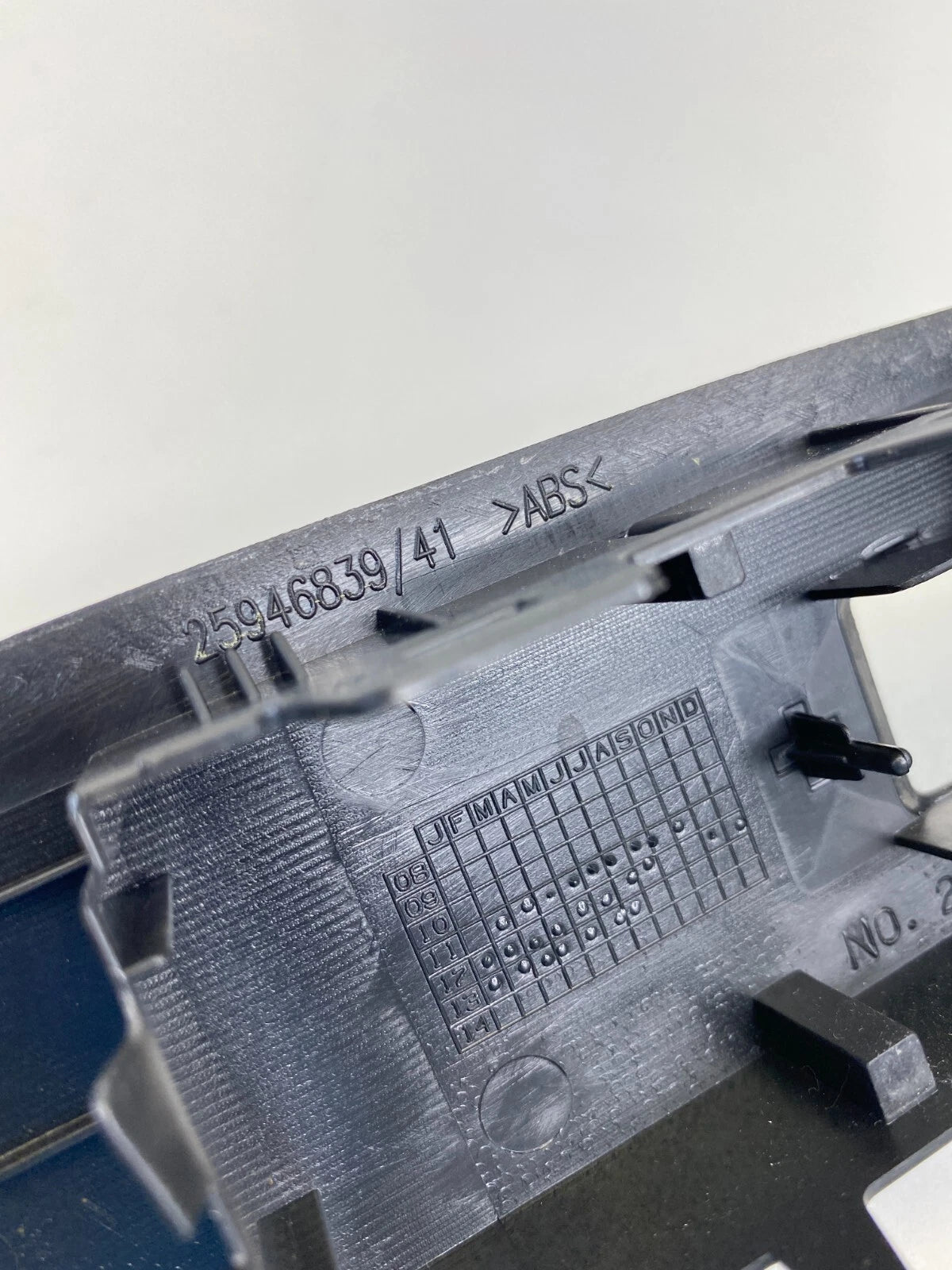 2010-2017 GMC TERRAIN CHEVY EQUINOX FRONT RIGHT DOOR WINDOW SWITCH COVER TRIM