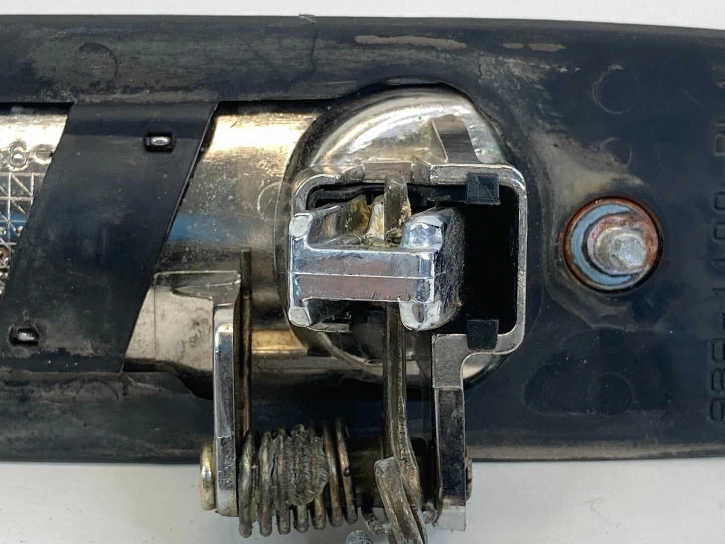 1998-2002 LINCOLN TOWN CAR REAR LEFT EXTERIOR DOOR HANDLE 988-3000-ASM OEM