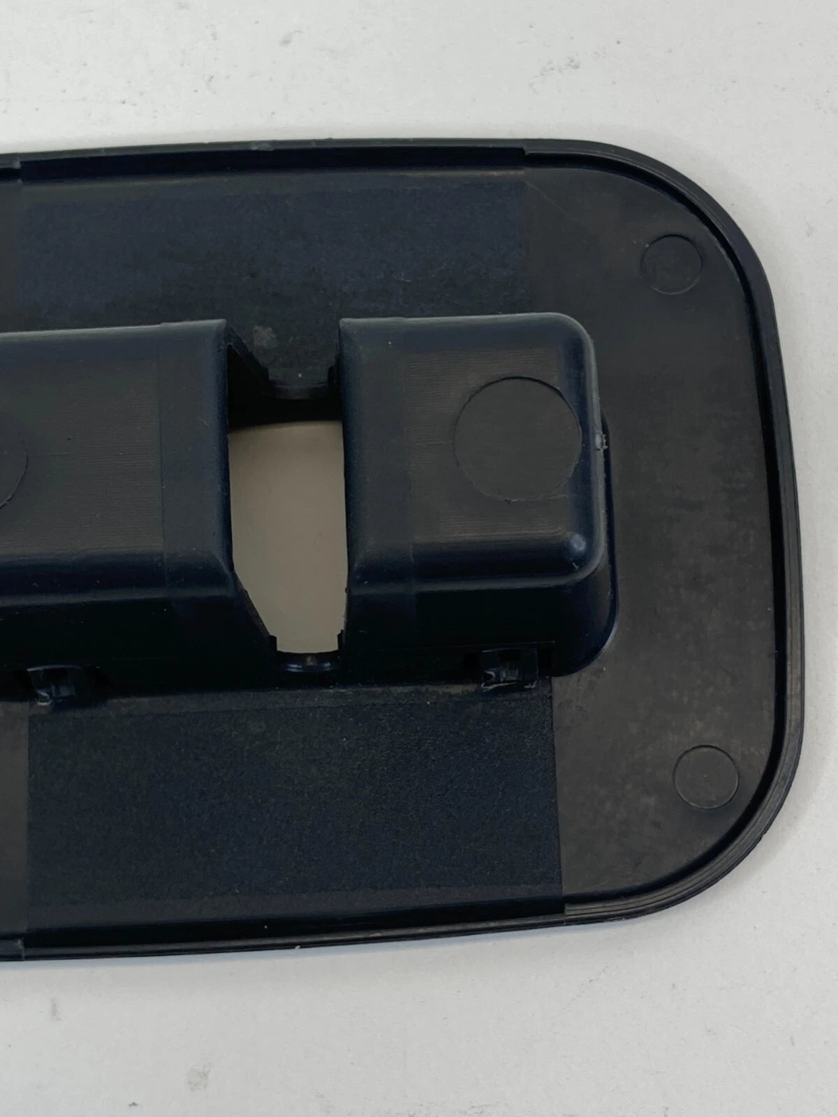 2010 2011 KIA SOUL REAR CHILD SEAT ANCHOR CAP LID TRIM BEZEL 89391-2K020