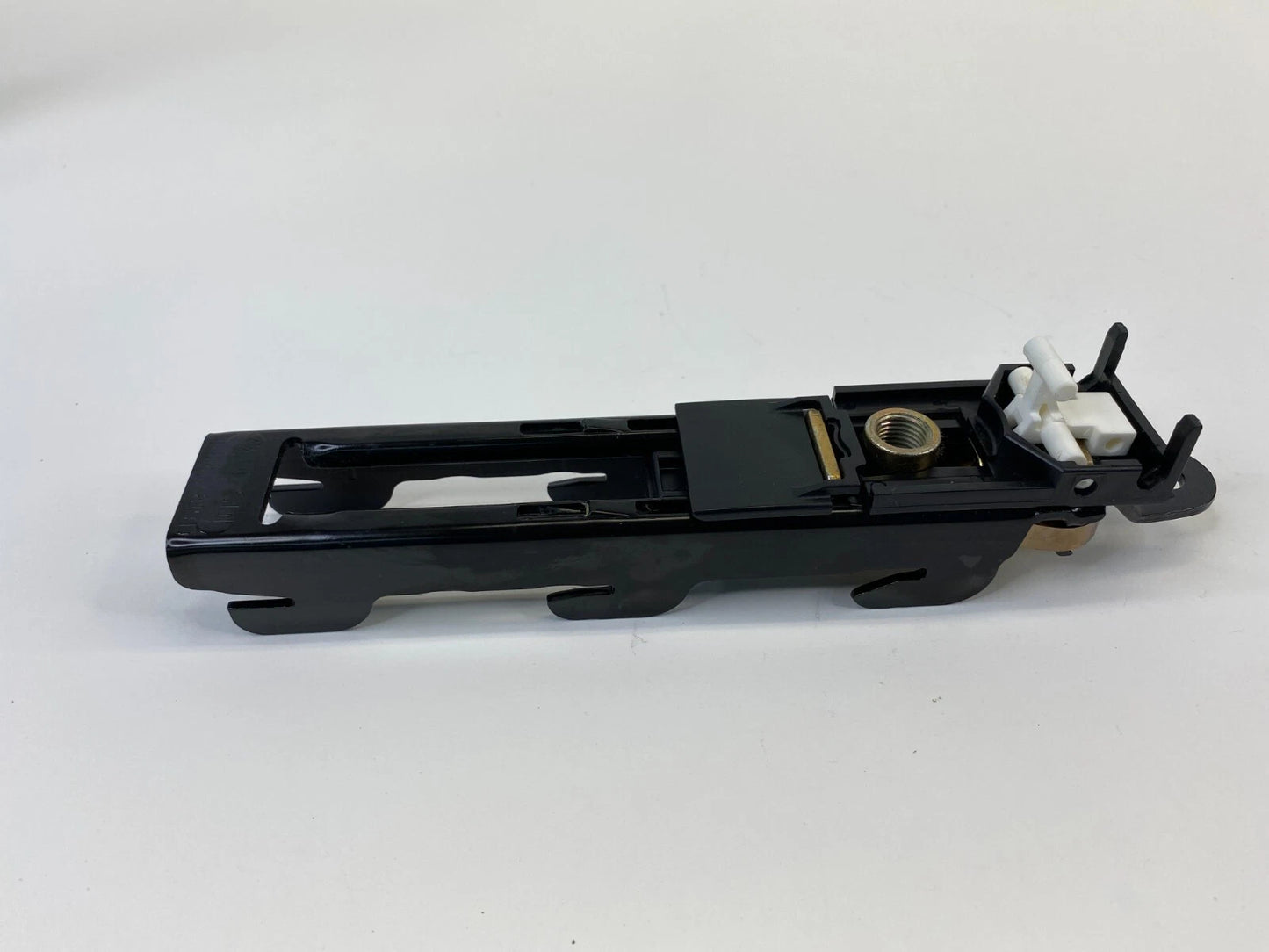 1998-2005 VOLKSWAGEN PASSAT RIGHT PASSENGER SEAT BELT ADJUSTER 3B0857819D OEM