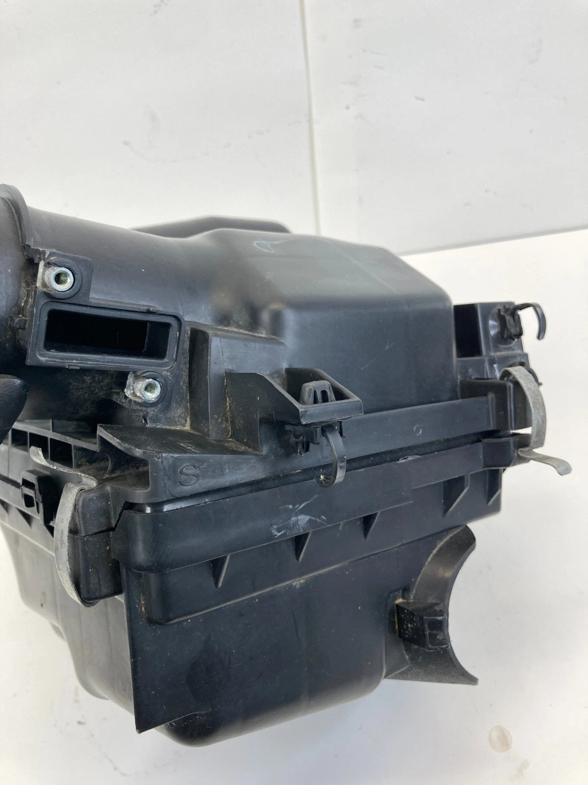 2013-2019 Nissan Sentra 1.8L L4 A/T Air Cleaner Filter Box Assy 16500-3RC2A OEM