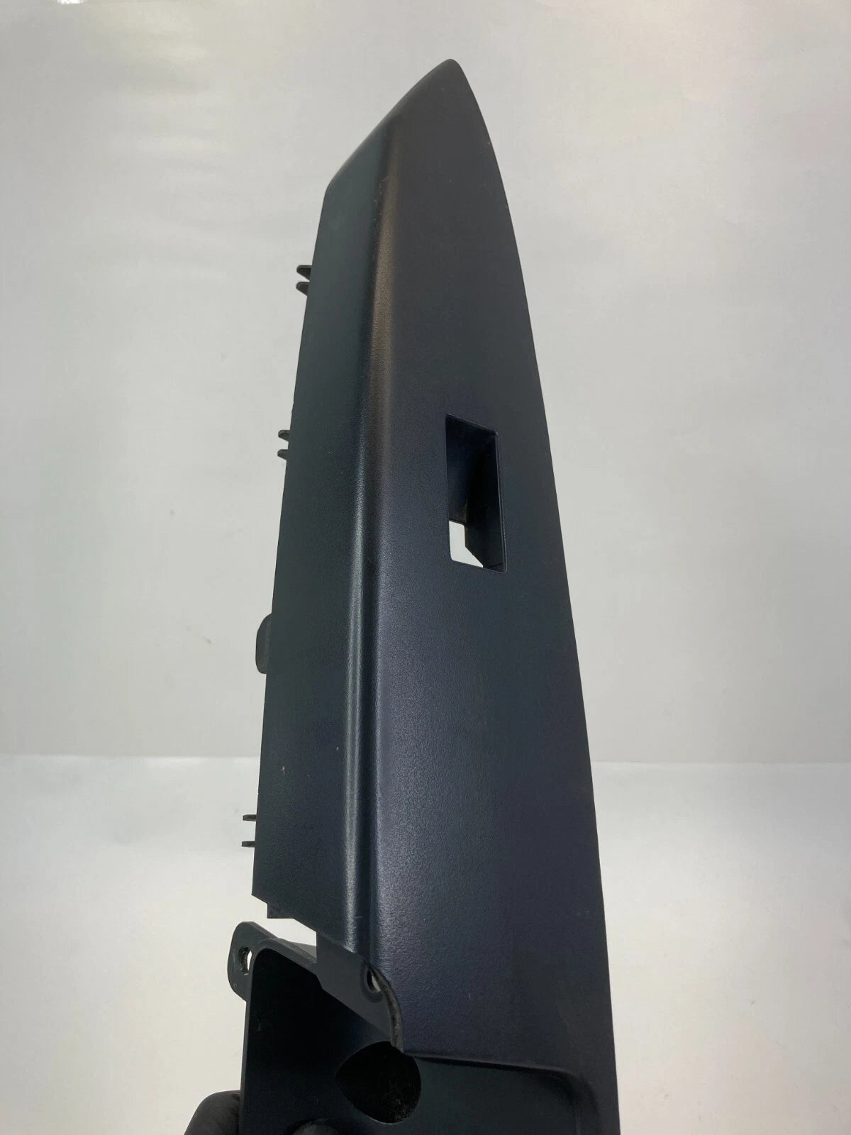 08-10 SATURN VUE FRONT RIGHT SIDE DOOR WINDOW SWITCH BEZEL COVER TRIM 201004044