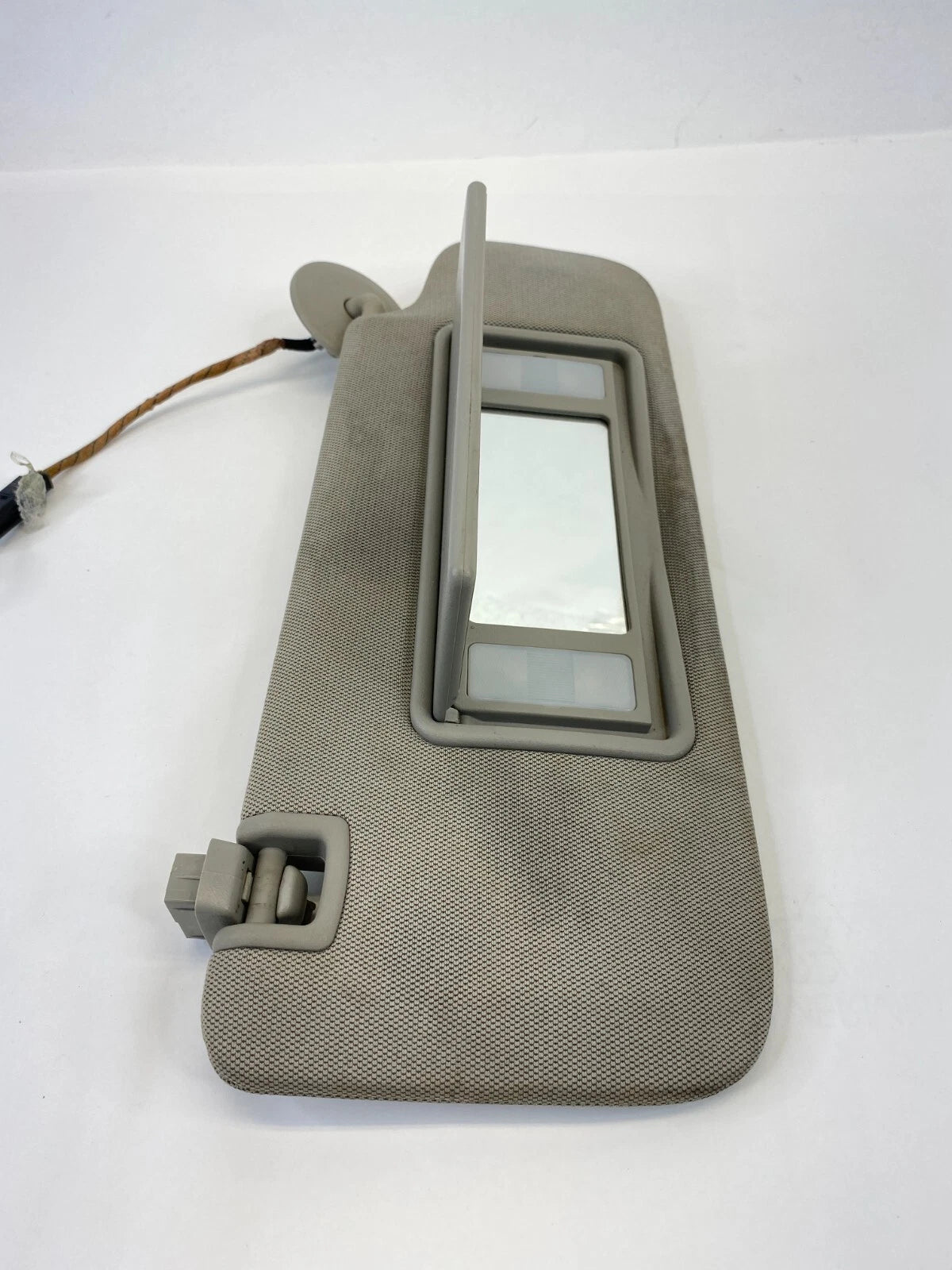 13-15 CHEVROLET MALIBU FRONT RIGHT PASSENGER SIDE SUNVISOR SUN VISOR SHADE OEM