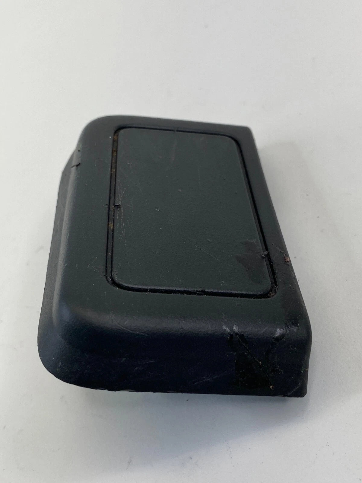 09-12 CHEVROLET TRAVERSE RIGHT SIDE SEAT TRACK BOLT COVER END CAP TRIM 1193872