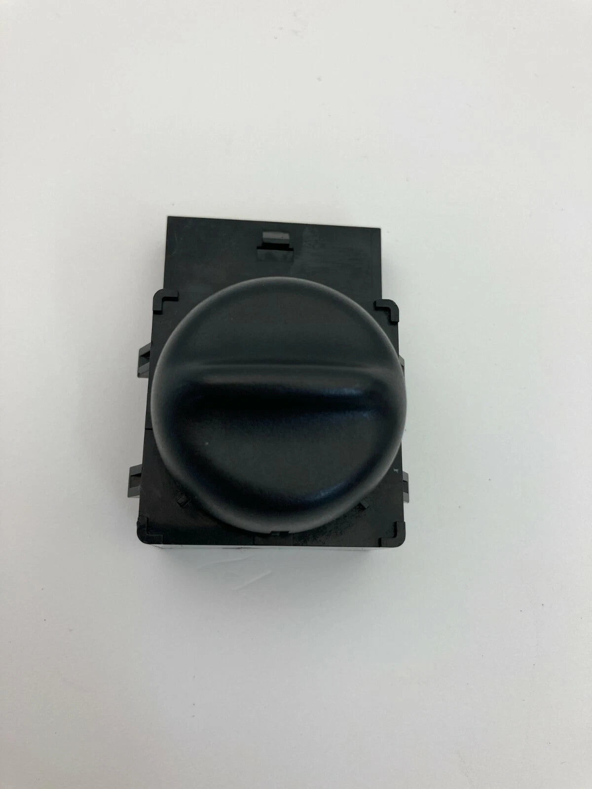 04 BUICK RAINIER 02-05 CHEVY TRAILBLAZER RIGHT PASSENGER SEAT LUMBAR SWITCH RH