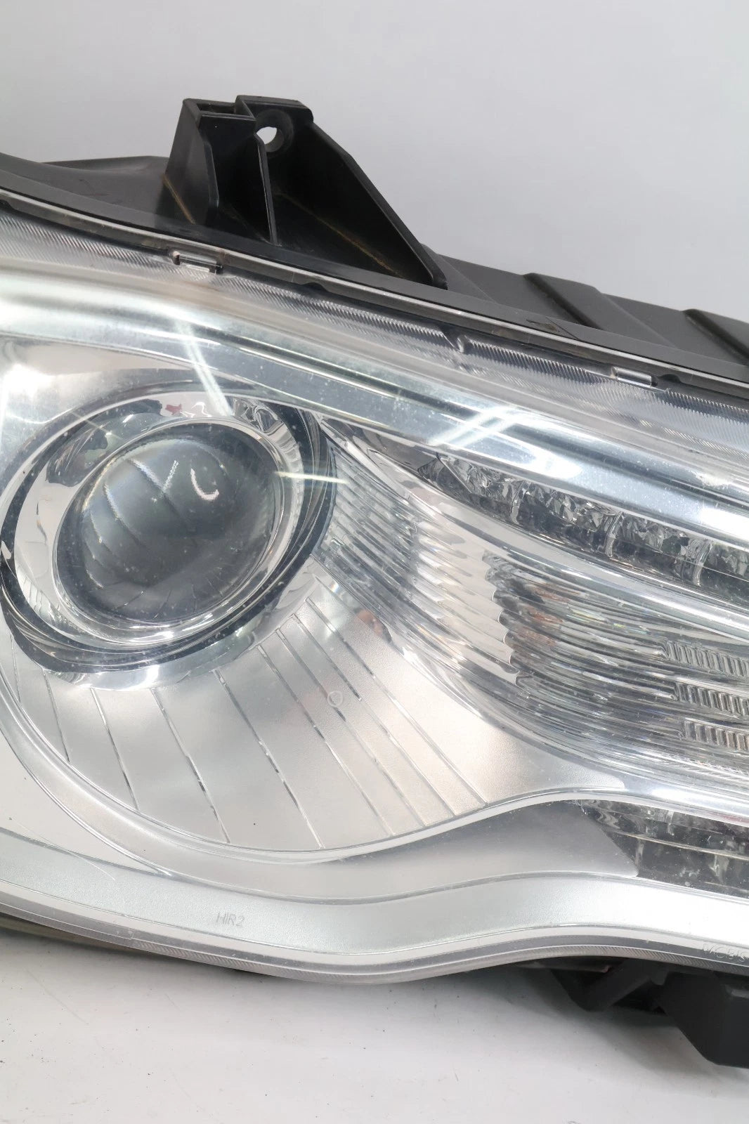2011-2014 CHRYSLER 300 RIGHT PASSENGER HEADLIGHT HEADLAMP HALOGEN 68143002AA OEM
