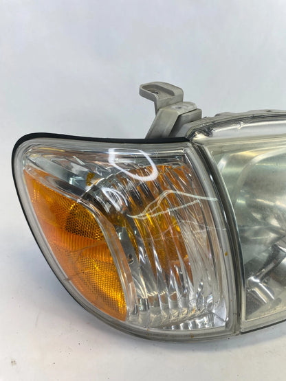 2005 2006 TOYOTA TUNDRA FRONT RIGHT HEADLIGHT HEAD LAMP W/ TURN SIGNAL LIGHT OEM