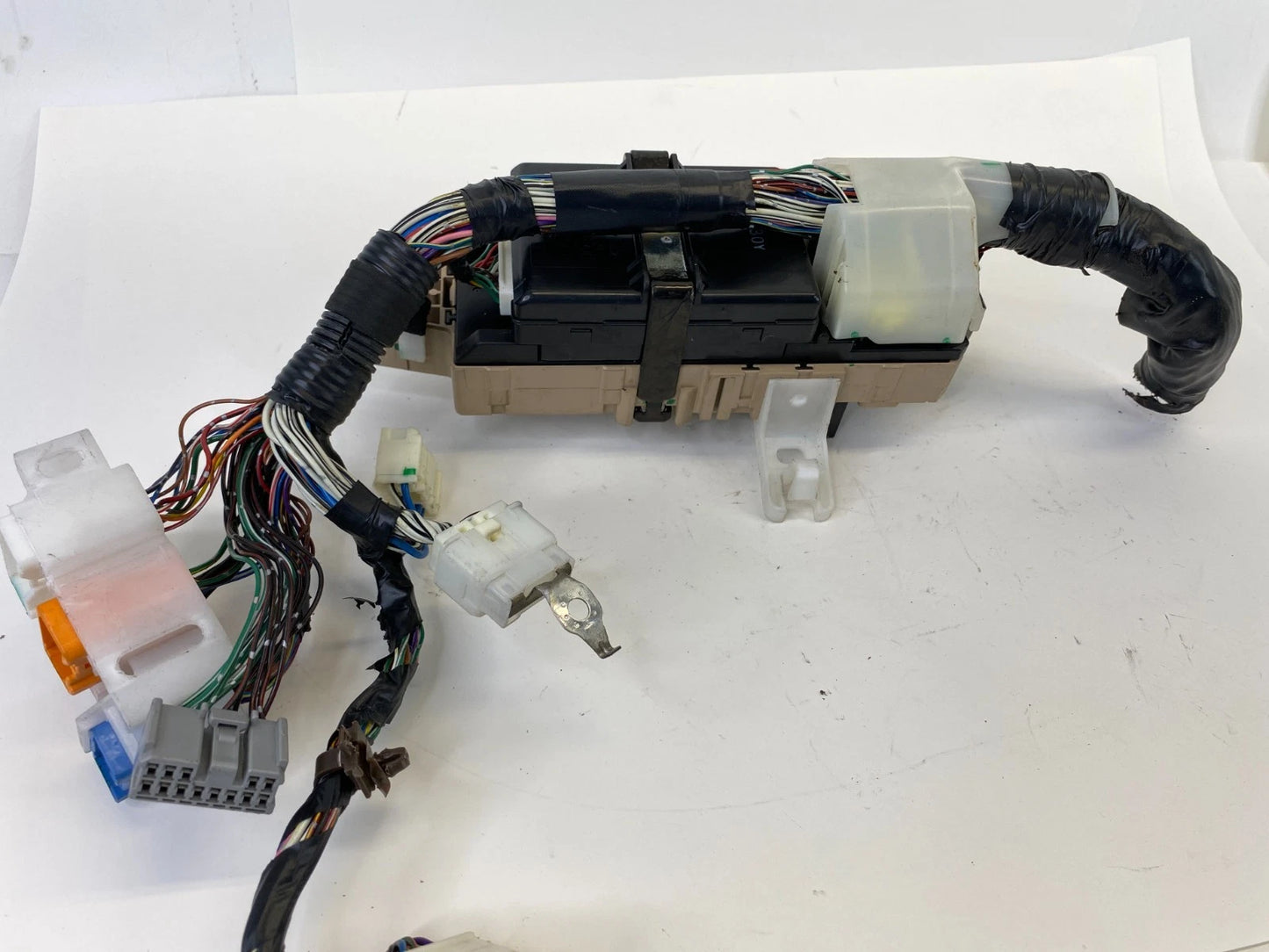 98-05 LEXUS GS300 DASH LEFT SIDE FUSE RELAY POWER BOX MODULE 89226-30040 OEM