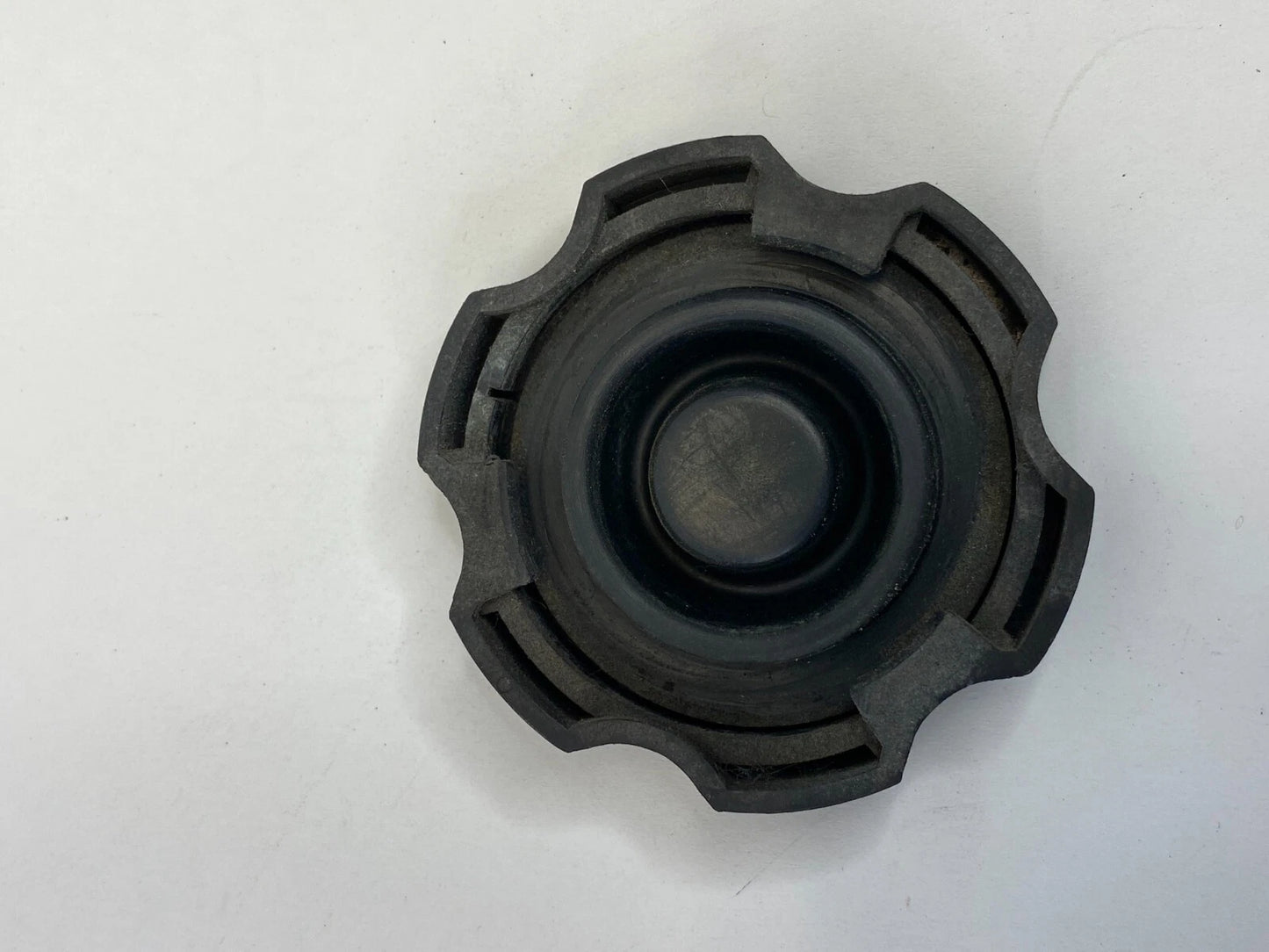 2000-2003 GMC YUKON SUV 4-DR 5.3L BRAKE FLUID MASTER CYLINDER CAP RESERVOIR OEM