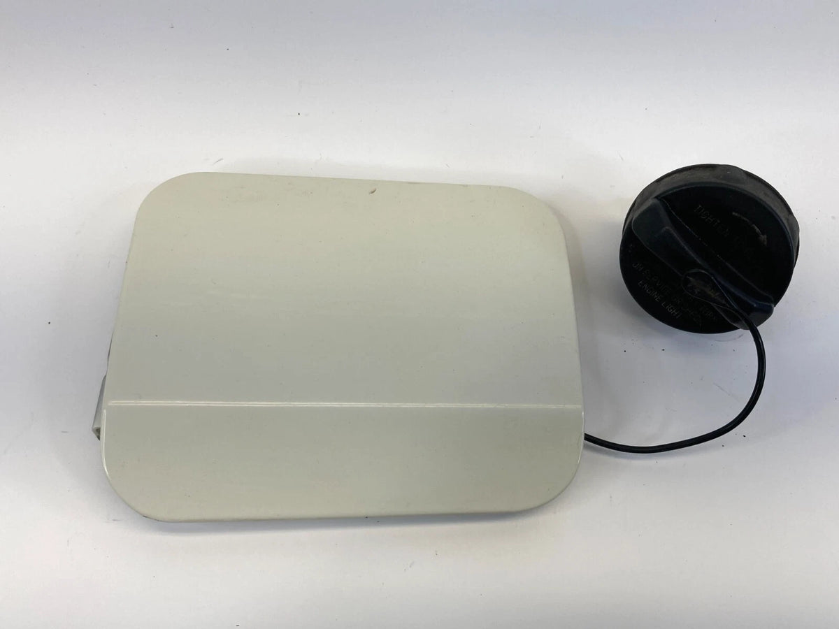 05-10 CHRYSLER 300 05-08 MAGNUM FUEL FILLER GAS TANK DOOR LID COVER W/ CAP OEM