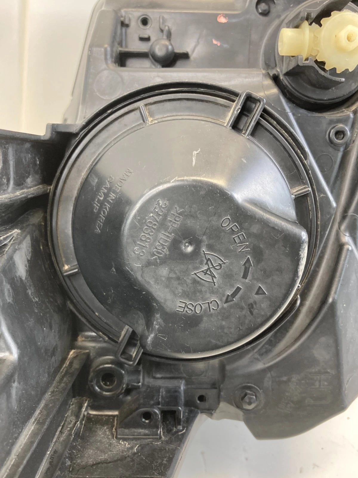 2013-2019 CADILLAC ATS FRONT LEFT DRIVER HEADLIGHT HEADLAMP HALOGEN 23180169