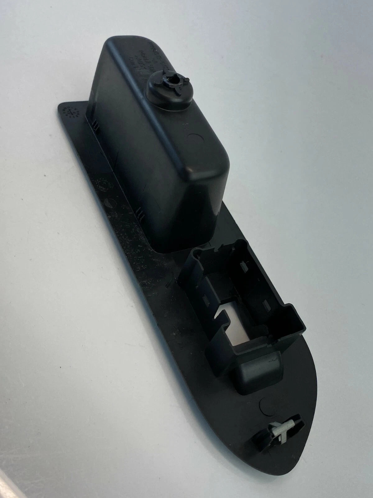 05-07 FORD FIVE HUNDRED REAR RIGHT DOOR WINDOW SWITCH BEZEL TRIM 54G13-54266B16