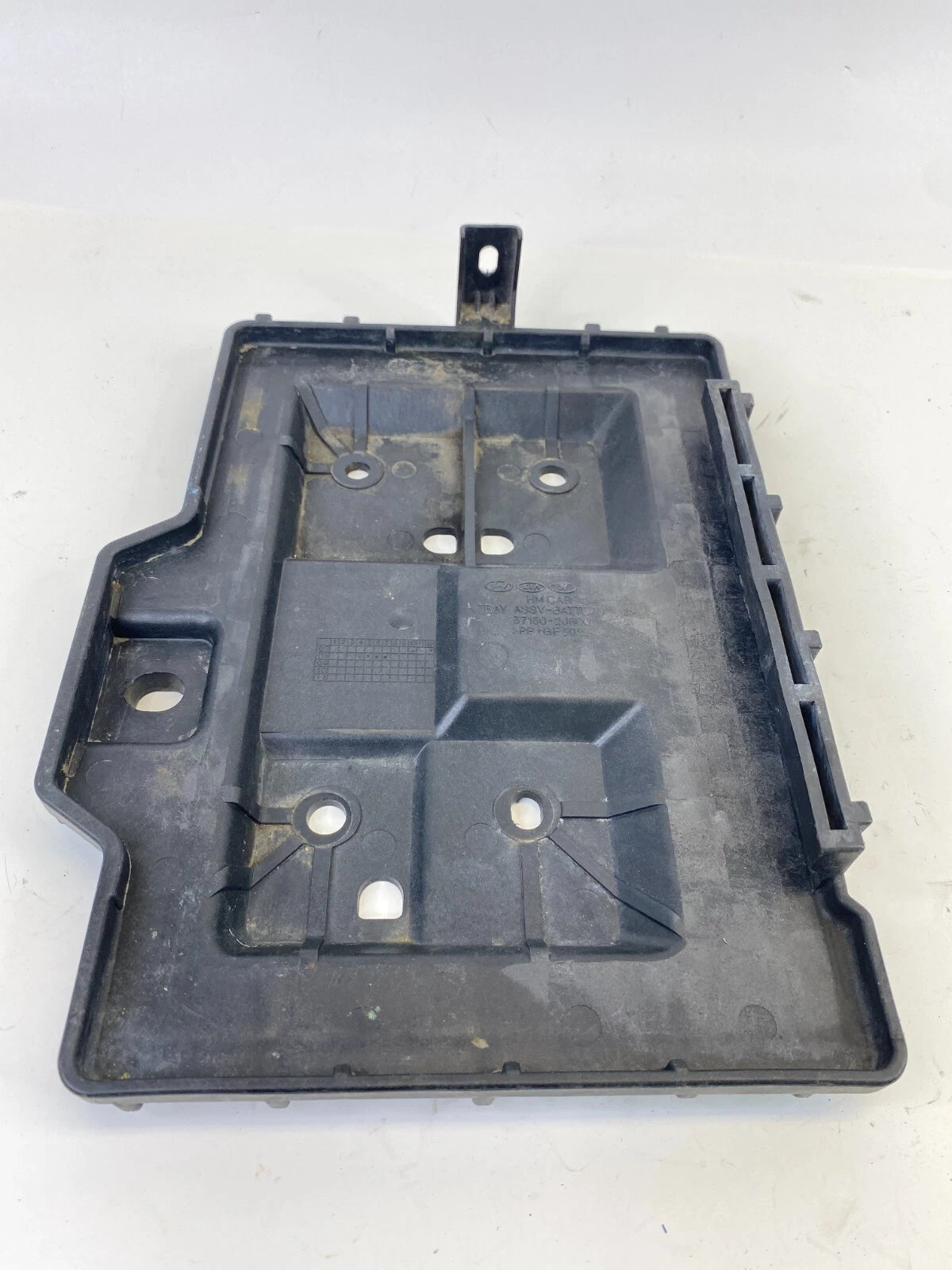 2009-2011 KIA BORREGO 3.8L BATTERY TRAY CARRIER HOLDER BRACKET OEM 37150-2J800